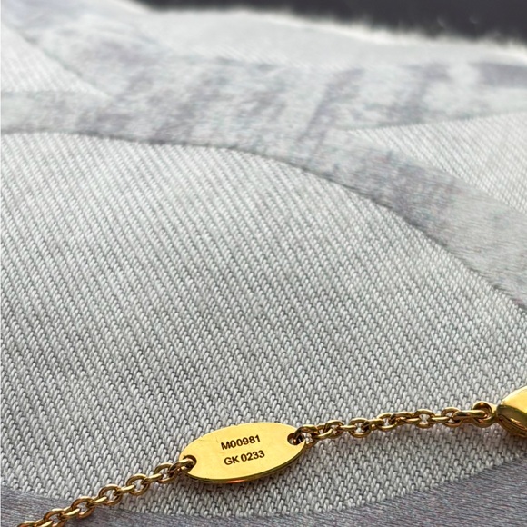 LOUIS VUITTON NECKLACE AUTHENTIC EXCELLENT CONDITION. - Picture 5 of 8